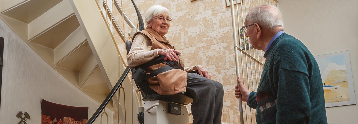 Pflegeversicherung – Wer finanziert einen Treppenlift?